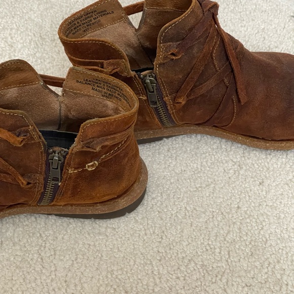 BORN brown leather booties - Picture 8 of 8